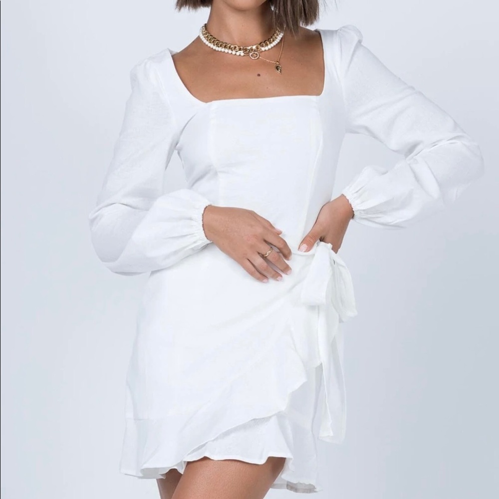 White long sleeve linen tie dress